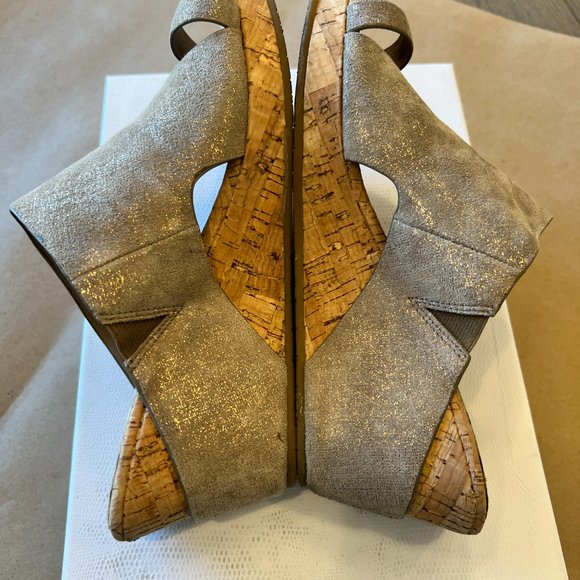 Donald J. Pliner Gyer Wedge Sandal Bronze Size 39 - Picture 2 of 5